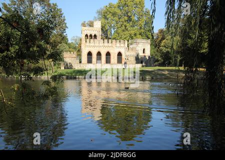 Mosburg am Mosburgweiher im Schlosspark, Biebrich, Wiesbaden, Hessen, Deutschland Stockfoto