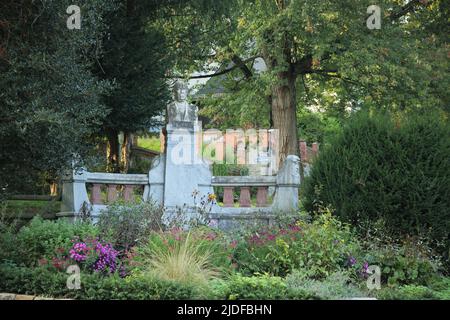 Denkmal für den Chemiker Carl Remigius Fresenius 1818-1897 im Dambachtal in Wiesbaden, Hessen Stockfoto