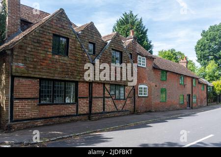 Alte Häuser im Dorf Plaistow in West Sussex, England, großbritannien Stockfoto