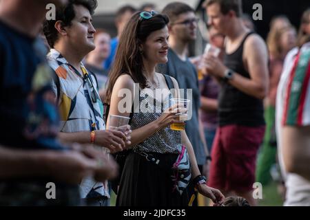 Am 20 besuchen die Menschen das INmusic-Festival am See Jarun in Zagreb, Kroatien. Juni 2022. Foto: Zoe Sarlija/PIXSELL Stockfoto