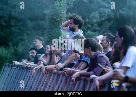 Am 20 besuchen die Menschen das INmusic-Festival am See Jarun in Zagreb, Kroatien. Juni 2022. Foto: Zoe Sarlija/PIXSELL Stockfoto