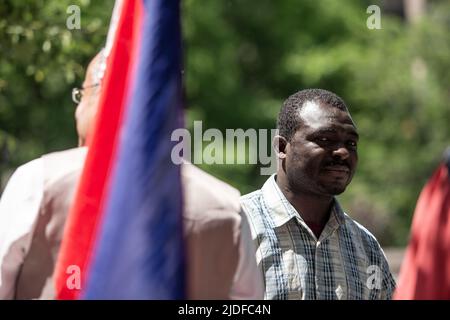 Mamadou Konaté, ein Flüchtling aus der Elfenbeinküste, während des Protestes von Amnesty International. Stockfoto