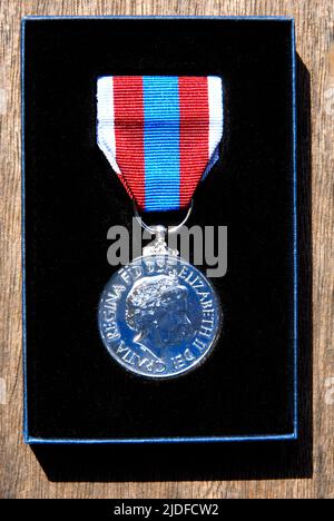 Queen Elizabeth II Platinum Jubilee Medaille im Präsentationskoffer Stockfoto