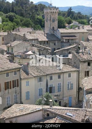 Blick von der St. Vincent Kathedrale über die Dächer und das gewirr der engen Straßen in Viviers, mit historischen Gebäuden und der kleinsten Stadt Frankreichs. Stockfoto