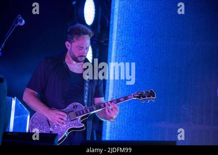 Padua, Venetien, Italien. 18.. Juni 2022. Der italienische Singer-Songwriter Cesare Cremonini tritt mit seiner Stadi 2022-Tournee in Padua auf. (Bild: © Mimmo Lamacchia Mimmolamacchia.I/Pacific Press via ZUMA Press Wire) Stockfoto