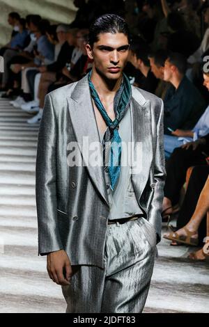 GIORGIO ARMANI SS23 Runway während der Milan Fashion Week am 2022. Juni - Mailand, Italien. 20/06/2022 Stockfoto