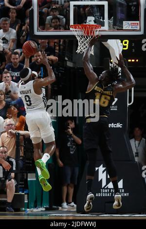 Marcos KNIGHT von Lyon und Jerry BOUTSIELE von Monaco während der französischen Meisterschaft, des Betclic Elite Basketball-Spiels, des Final Match 1, zwischen LDLC ASVEL und AS Monaco Basket am 15. Juni 2022 in Astroballe in Villeurbanne, Frankreich - Foto Romain Biard / Isports / DPPI Stockfoto