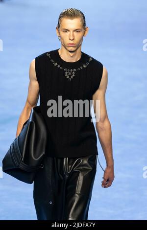 Mailand, Italien. 18.. Juni 2022. FENDI SS23 Runway während der Milan Fashion Week am 2022. Juni - Mailand, Italien. 18/06/2022 Credit: dpa/Alamy Live News Stockfoto