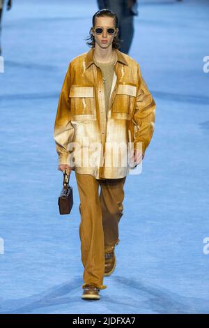 Mailand, Italien. 18.. Juni 2022. FENDI SS23 Runway während der Milan Fashion Week am 2022. Juni - Mailand, Italien. 18/06/2022 Credit: dpa/Alamy Live News Stockfoto