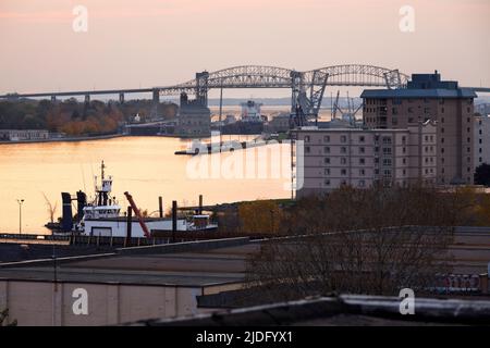 Der Sault Ste. Marie International Bridge und Soo Schleusen in Sault Ste. Marie, Ontario, Kanada Stockfoto