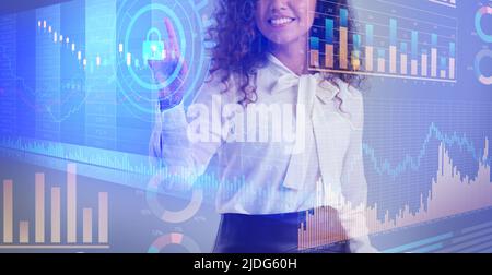 Afroamerikanische Geschäftsfrau mit virtuellem Bildschirm Stockfoto