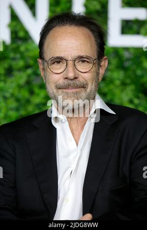 Der Schriftsteller Marc Levy posiert während einer Fotoausstellung für die TV-Show „All things we never said“ beim Monte Carlo TV Festival 61. in Monaco am 20. Juni 2022. Foto von Patrick Aventurier/ABACAPRESS.COM Stockfoto