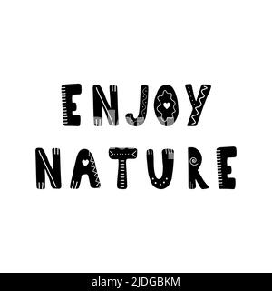 Genießen Sie die Natur. Handgezeichnetes skandinavisches Schriftzüge-Zitat für Kinder. Hygge Kinderposter. Vektor-Illustration im flachen Cartoon-Stil. Super für Karten Stock Vektor