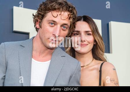 Hollywood, CA am 20. Juni 2022 nimmt Jeremy Allen White mit der Schauspielerin Addison Timlin an der Premiere von FX's „The Bear“ in den Goya Studios, Hollywood, CA, am 20. Juni 2022 Teil Stockfoto