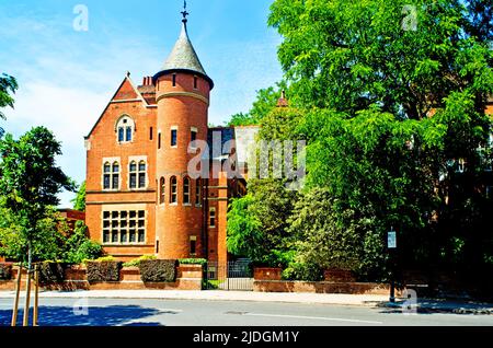 Tower House, Melbury Road, Holland Park, entworfen und gebaut von William Burgess im Jahr 18c im Besitz von LED Zeppelin Gitarrist Jimmy Page, London, England Stockfoto