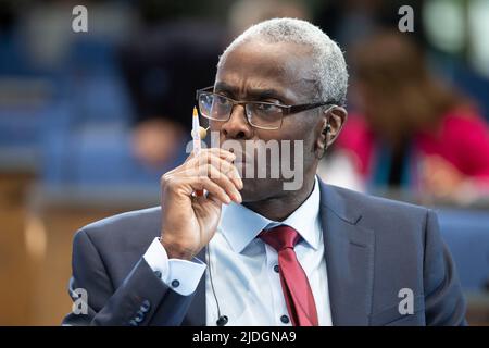 Bonn, Deutschland. 20.. Juni 2022. Philip GAYLE, Moderator, beim Deutschen Welle Global Media Forum, 20.-21. Juni 2022 in Bonn Quelle: dpa/Alamy Live News Stockfoto