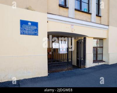 Sankt Petersburg, Russland - 14. Mai 2022: Tore der Russischen Staatlichen Pädagogischen Universität im Namen Eines i Herzen in St. Petersburg Stockfoto