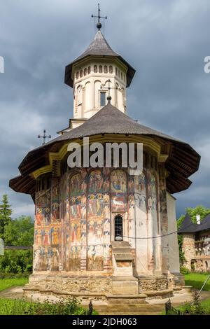 Alte christliche Kirche in Moldovita Kloster in Vatra Moldovitei, Rumänien Stockfoto