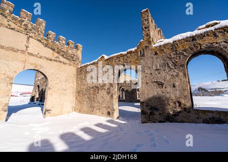 Ruinierter und abonderierter CER-Workshop in Kars, Türkei. Hochwertige Fotos Stockfoto