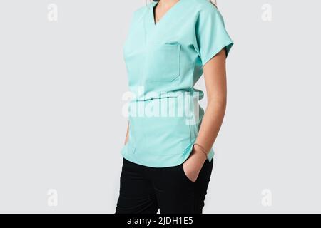 Porträt einer Ärztin oder Krankenschwester in türkisfarbener medizinischer Uniform. Hochwertige Fotos Stockfoto