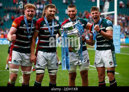 LONDON ENGLAND - JUNI 18 :L-R Ollie Cossum von Leicester Tigers , Harry Wells von Leicester Tigers, George Martin von Leicester Ti und Freddie Steward o Stockfoto