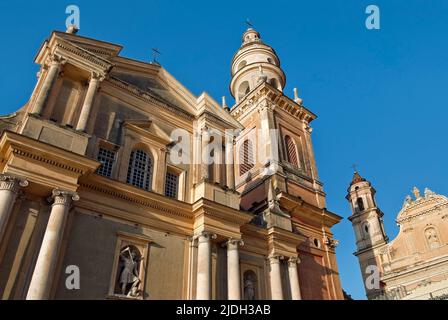 Basilique Saint Michel Archange im Stadtzentrum von Menton an der französischen Rivera, Frankreich, Menton Stockfoto