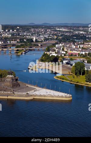 Deutsches Eck, Zusammenfluss von Rhein und Mosel, blick von der Festung Ehrenbreitstein, Deutschland, Rheinland-Pfalz, Koblenz Stockfoto