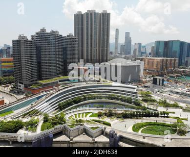 (220621) -- HONGKONG, 21. Juni 2022 (Xinhua) -- Luftaufnahme vom 2021. April zeigt einen Blick auf den Hochgeschwindigkeitsbahnhof West Kowloon im südchinesischen Hongkong. Dieses Jahr ist der 25.. Jahrestag der Rückkehr Hongkongs ins Mutterland. (Massenverkehrsbahn/Handout über Xinhua) Stockfoto