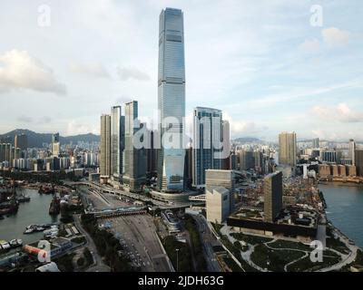 (220621) -- HONGKONG, 21. Juni 2022 (Xinhua) -- Luftfoto vom 29. Mai 2022 zeigt eine Ansicht des Internationalen Handelszentrums (ICC) im südchinesischen Hongkong. Dieses Jahr ist der 25.. Jahrestag der Rückkehr Hongkongs ins Mutterland. (Xinhua/Li Gang) Stockfoto