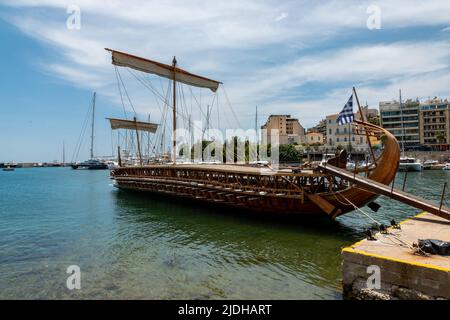 Olympias ist ein Wiederaufbau eines alten athenischen Trireme und ein wichtiges Beispiel für experimentelle Archäologie. Es ist auch eine in Auftrag gegebene Schiff in Th Stockfoto