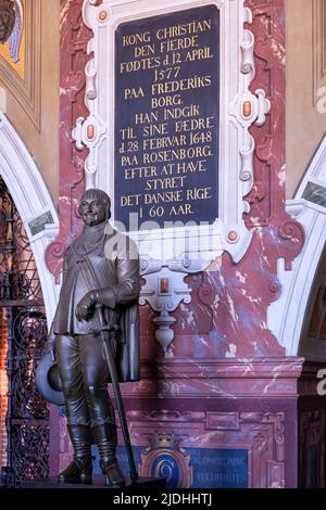 Eine Statue von König Christian IV. Von Dänemark von Bertel Thorvaldsen, Kathedrale von Roskilde, Roskilde, Dänemark Stockfoto