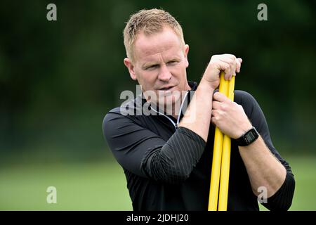 Genk., Belgien, 21. Juni 2022, Genks Cheftrainer Wouter Vrancken eine Trainingseinheit vor der Saison 2022-2023, des belgischen Fußballteams der ersten Liga KRC Genk, Dienstag, 21. Juni 2022 in Genk. BELGA FOTO JOHAN EYCKENS Stockfoto