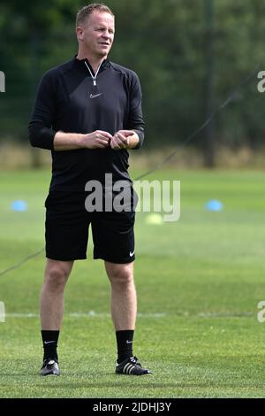 Genk., Belgien, 21. Juni 2022, Genks Cheftrainer Wouter Vrancken, abgebildet während einer Trainingseinheit vor der Saison 2022-2023, des belgischen Fußballteams der ersten Liga KRC Genk, Dienstag, 21. Juni 2022 in Genk. BELGA FOTO JOHAN EYCKENS Stockfoto