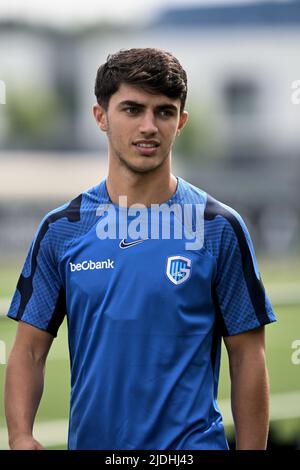 Genk., Belgien, 21. Juni 2022, Genks Luca Oyen im Rahmen einer Trainingseinheit vor der Saison 2022-2023, des belgischen Fußballteams der ersten Liga KRC Genk, Dienstag, 21. Juni 2022 in Genk. BELGA FOTO JOHAN EYCKENS Stockfoto