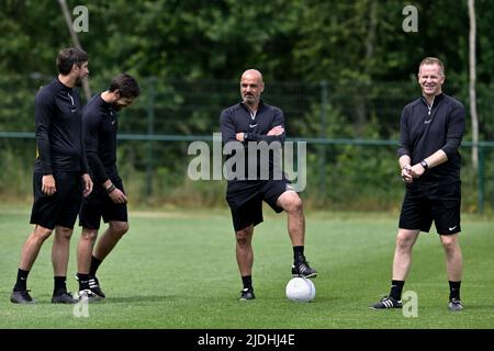 Genk., Belgien, 21. Juni 2022, Genks Cheftrainer Wouter Vrancken, abgebildet während einer Trainingseinheit vor der Saison 2022-2023, des belgischen Fußballteams der ersten Liga KRC Genk, Dienstag, 21. Juni 2022 in Genk. BELGA FOTO JOHAN EYCKENS Stockfoto