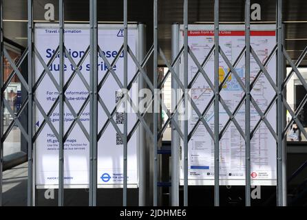 Die U-Bahnstationen in London, Großbritannien, wurden am 21.. Juni 2022 wegen eines U-Bahnstreiks geschlossen Stockfoto