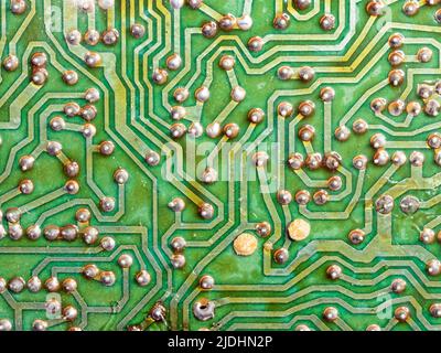 Rückseite der alten Leiterplatte von oben geschossen Stockfoto