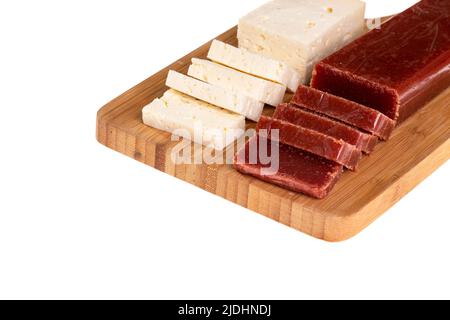 Süße Guava Paste mit Käse; leckere brasilianische Dessert White Hintergrund Stockfoto