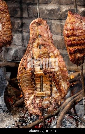 Llanera Fleisch Kolumbianisch Typisches Gericht; Fleisch Beim Kochen Auf Den Kohlen Stockfoto