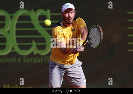 Mailand, Italien. 20.. Juni 2022. Italien, Mailand, 20 2022. juni: Pedja Krstin beim Tennisspiel F. CORIA (ARG) gegen P. KRSTIN (SRB) 1. beim ATP Challenger Milan im Aspria Club (Bildnachweis: © Fabrizio Andrea Bertani/Pacific Press via ZUMA Press Wire) Stockfoto