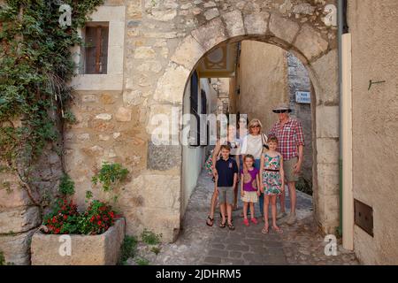 Drei Generationen von Familien im Urlaub in Seillans Stockfoto