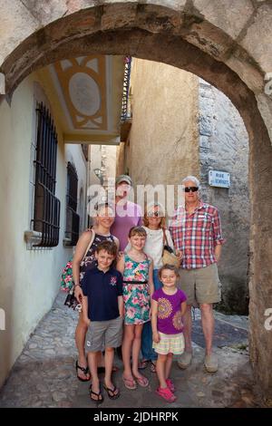 Drei Generationen von Familien im Urlaub in Seillans Stockfoto