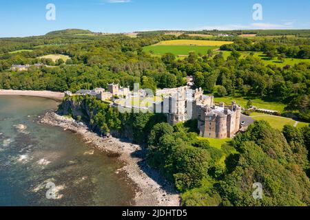 Luftaufnahme von der Drohne von Culzean Castle in Ayrshire, Schottland, Großbritannien Stockfoto