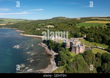 Luftaufnahme von der Drohne von Culzean Castle in Ayrshire, Schottland, Großbritannien Stockfoto