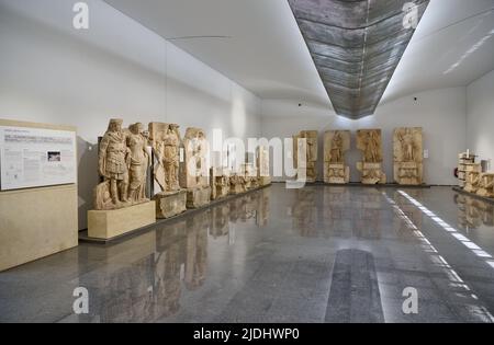 Reliefs von Sebasteion im Museum der antiken Stadt Aphrodisias, Kaisersaal, Denizli, Türkei Stockfoto