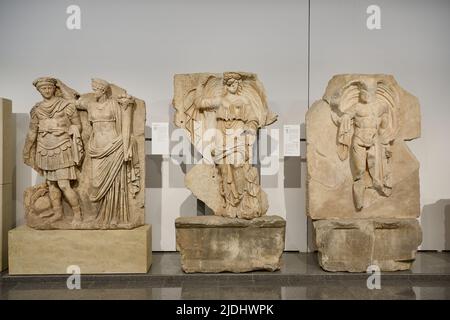 Reliefs von Sebasteion im Museum der antiken Stadt Aphrodisias, Kaisersaal, Denizli, Türkei Stockfoto