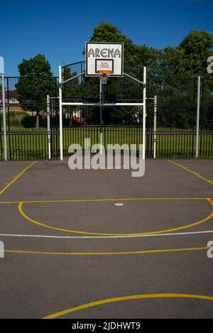 Arena Multi-Use-Spiele-Bereich MUGA in Eastleigh Hampshire UK öffentlichen Park Bereich. Stockfoto
