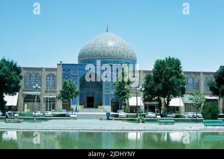 Isfahan Iran 1976 - Scheich Lotfollah Moschee auf der östlichen Seite des Maidan (heute bekannt als Naqsh-e Jahan Platz) in Isfahan (Esfahan), Iran Stockfoto