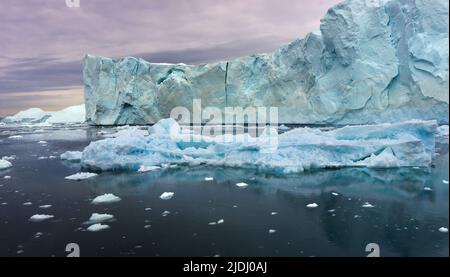 Schöne Eisberge in Geenland von einer Bootsfahrt von Ilulissat Stockfoto