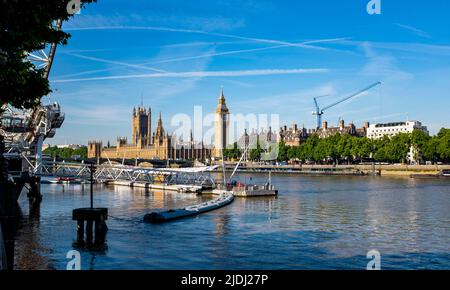 Big Ben und die Houses of Parliament in London nach der jüngsten Reinigung und Renovierung, England Großbritannien Stockfoto